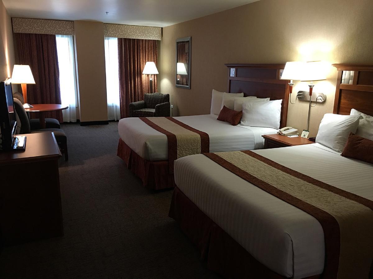Deluxe Queen Room with Two Queen Beds - Non-Smoking
