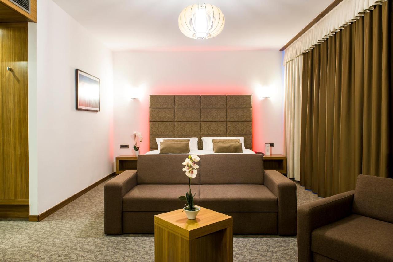 Suite,1287833644:JPEG