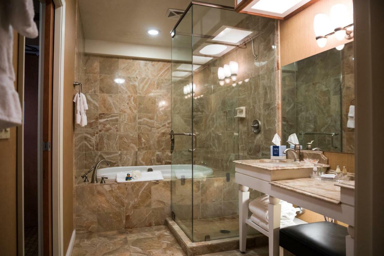 Luxury Suite with Spa Bath