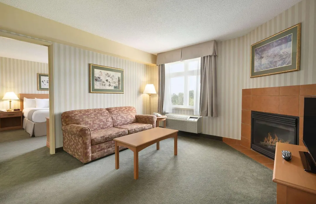 Days Inn By Wyndham Orillia-1