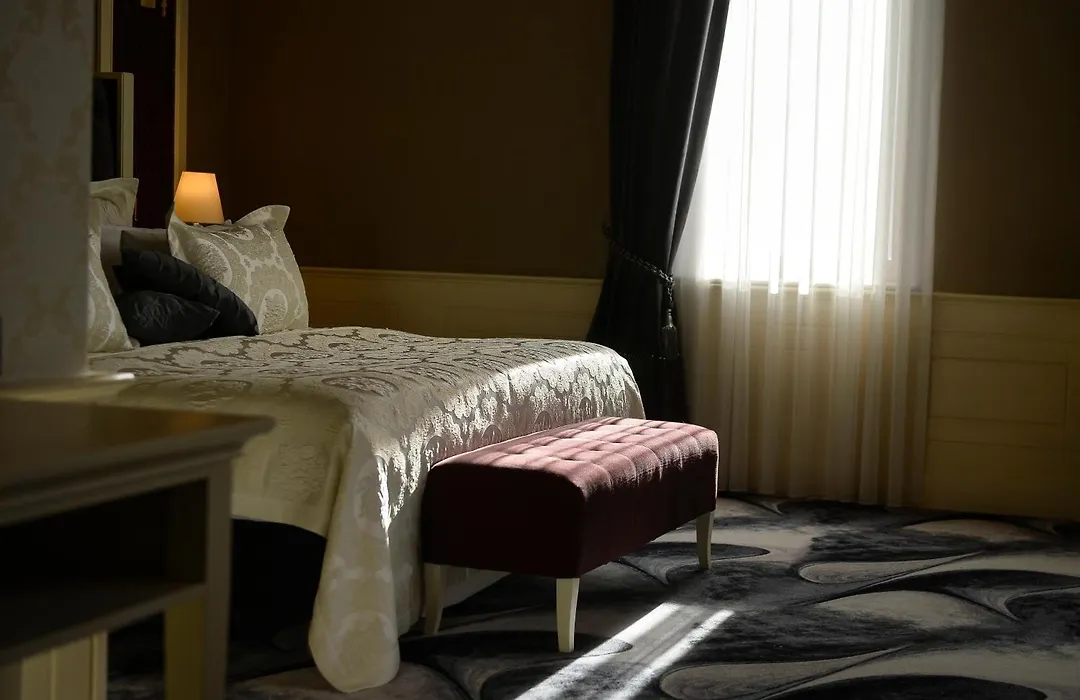 Royal Casino & Hotel-1