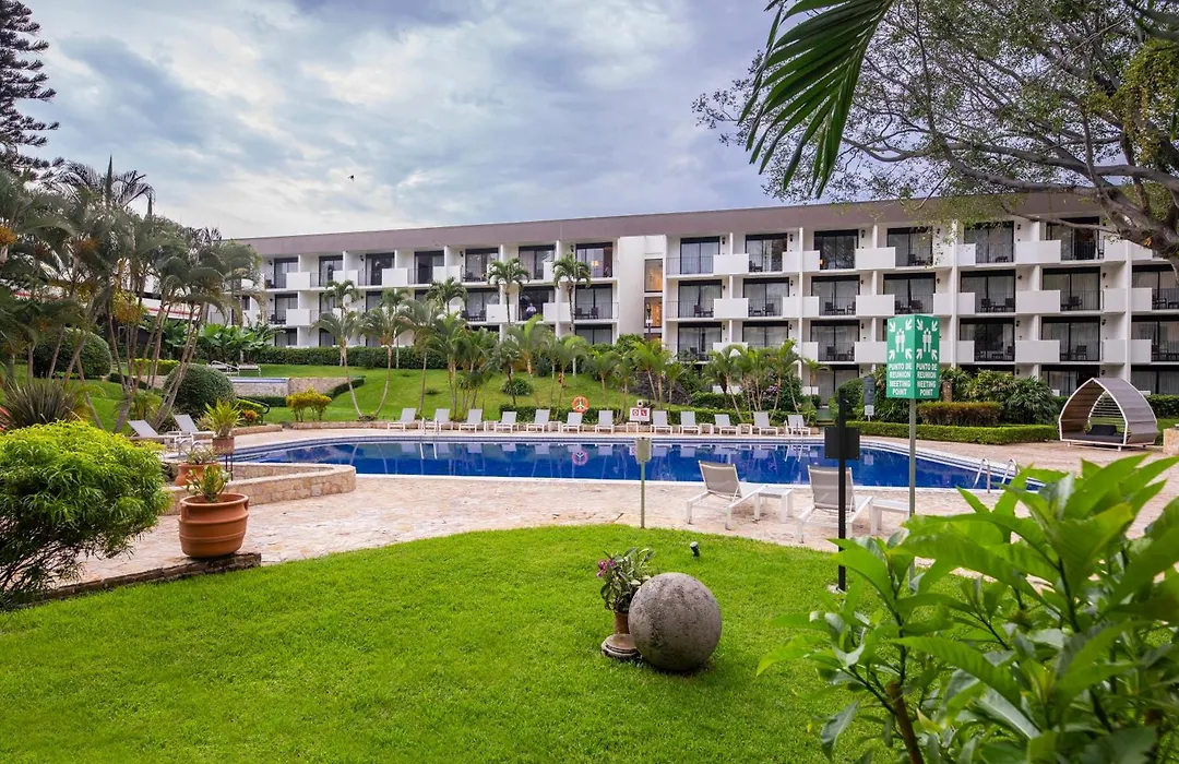 Irazu Hotel & Studios-1