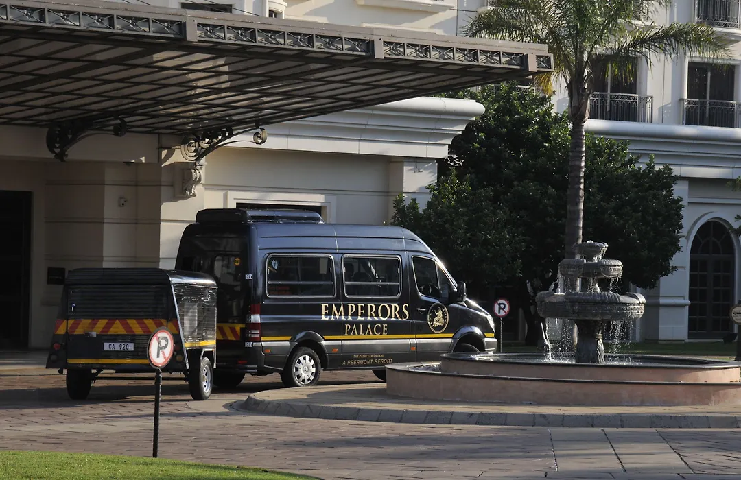 Peermont Metcourt Suites At Emperors Palace-1