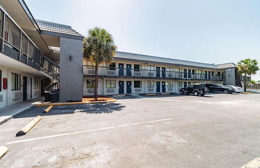 Motel 6 Tampa Near Fairgrounds - Casino-1