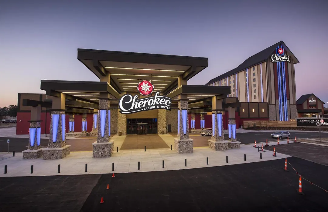 Cherokee Casino Hotel Roland-1
