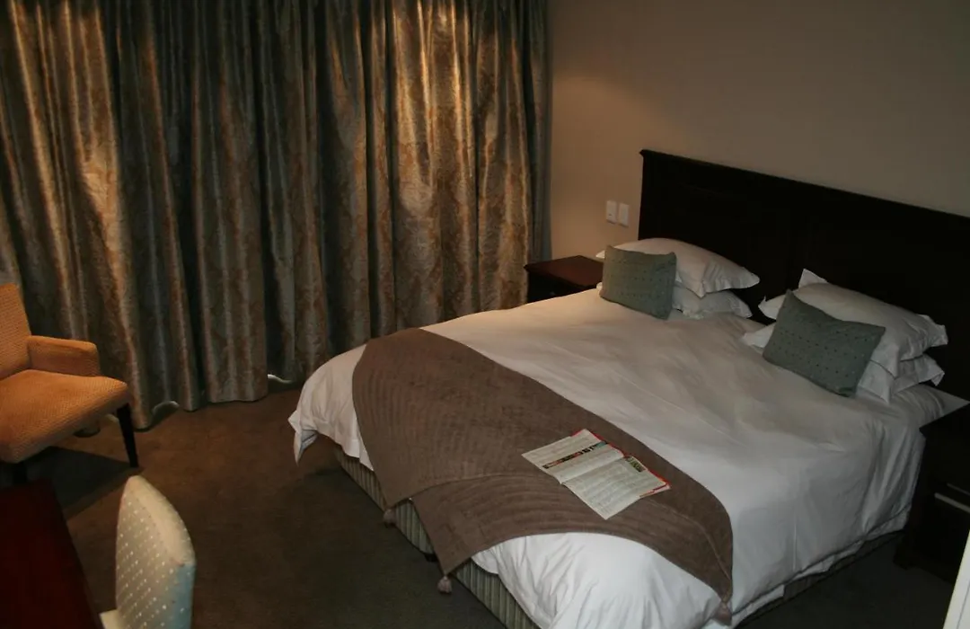 Queens Casino&Hotel-1