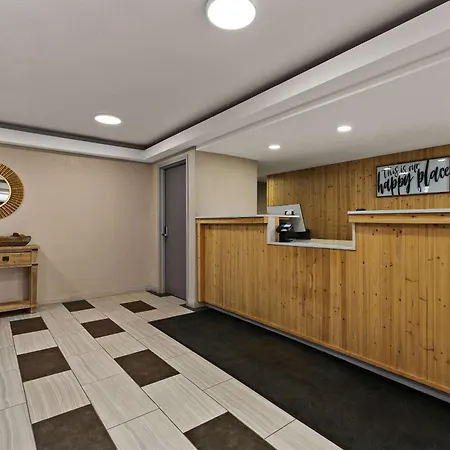 Econo Lodge Rockford Casino Area-2