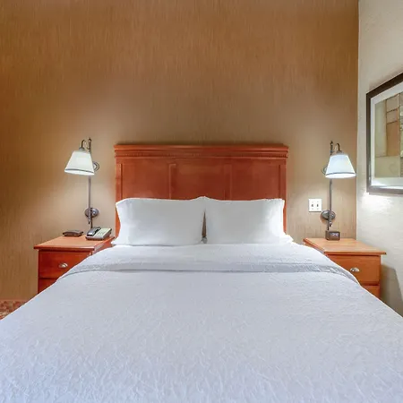 Hampton Inn East Peoria-3