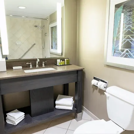 Hilton Niagara Falls/ Fallsview Hotel And Suites-3