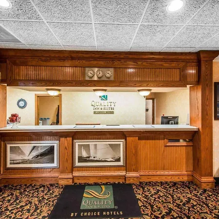 Quality Inn & Suites Erie Near Casino-3