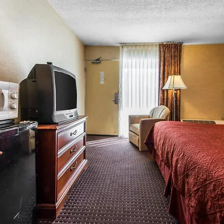 Quality Inn & Suites Erie Near Casino-2