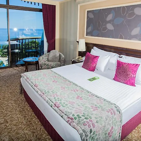 Merit Crystal Cove Hotel Casino & Spa-3