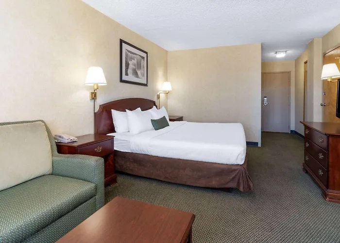 Ramada By Wyndham Reno Hotel & Casino