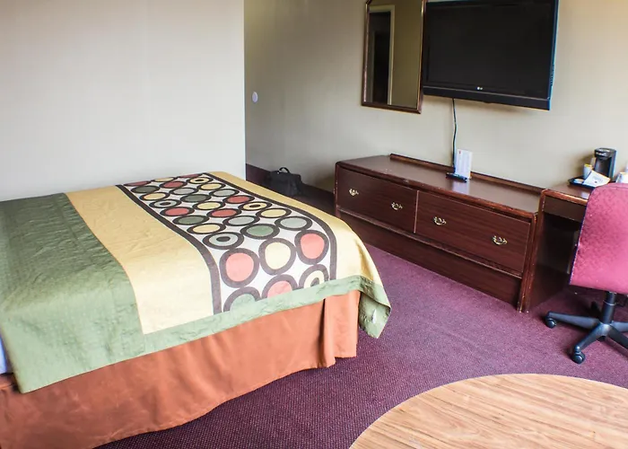 Econo Lodge Erie Near Casino Kearsarge