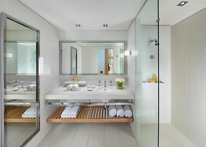 Crown Promenade Melbourne Hotel